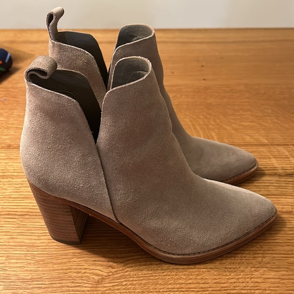 Dolce Vita taupe suede ankle boots - Picture 2 of 2